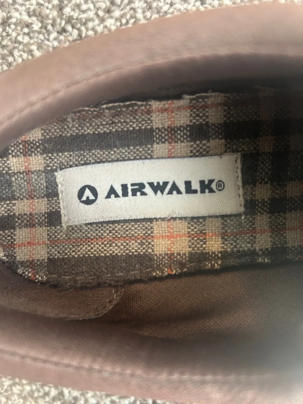 Women’s Size 7 Vintage faux leather Airwalk Oxford Shoes